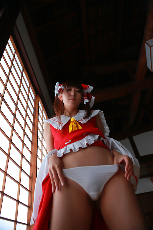 [Cosplay] Reimu Hakurei with dildo and toys - Touhou Project Cosplay